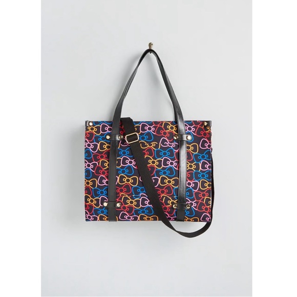 ModCloth x Hello Kitty Bows Camp Director Zipped Tote - Picture 5 of 8